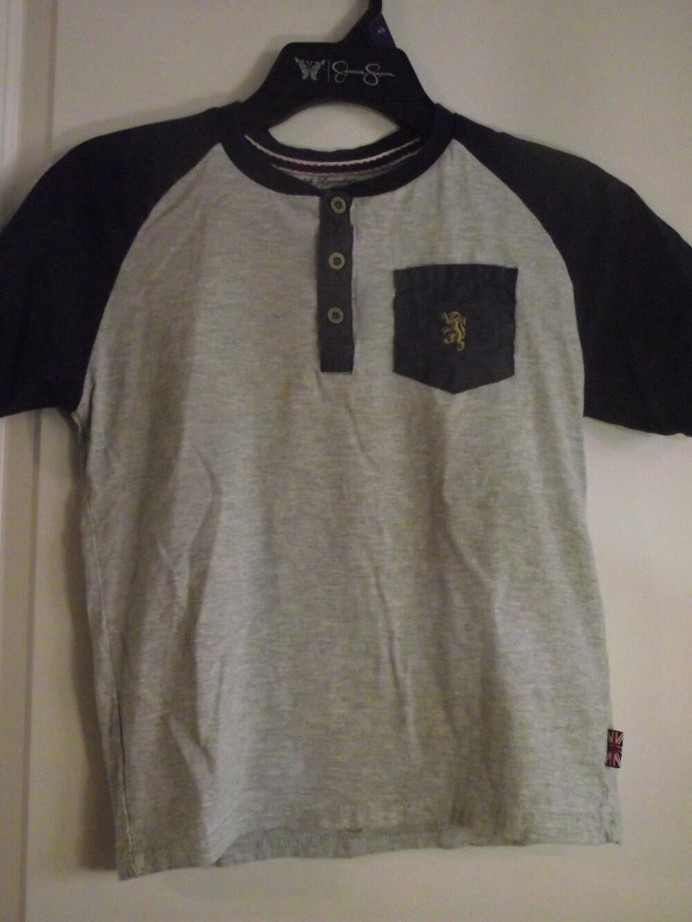 BOYS SIZE 10 “English Laundry” SHORT SLEEVE BASEBALL STYLE T-SHIRT